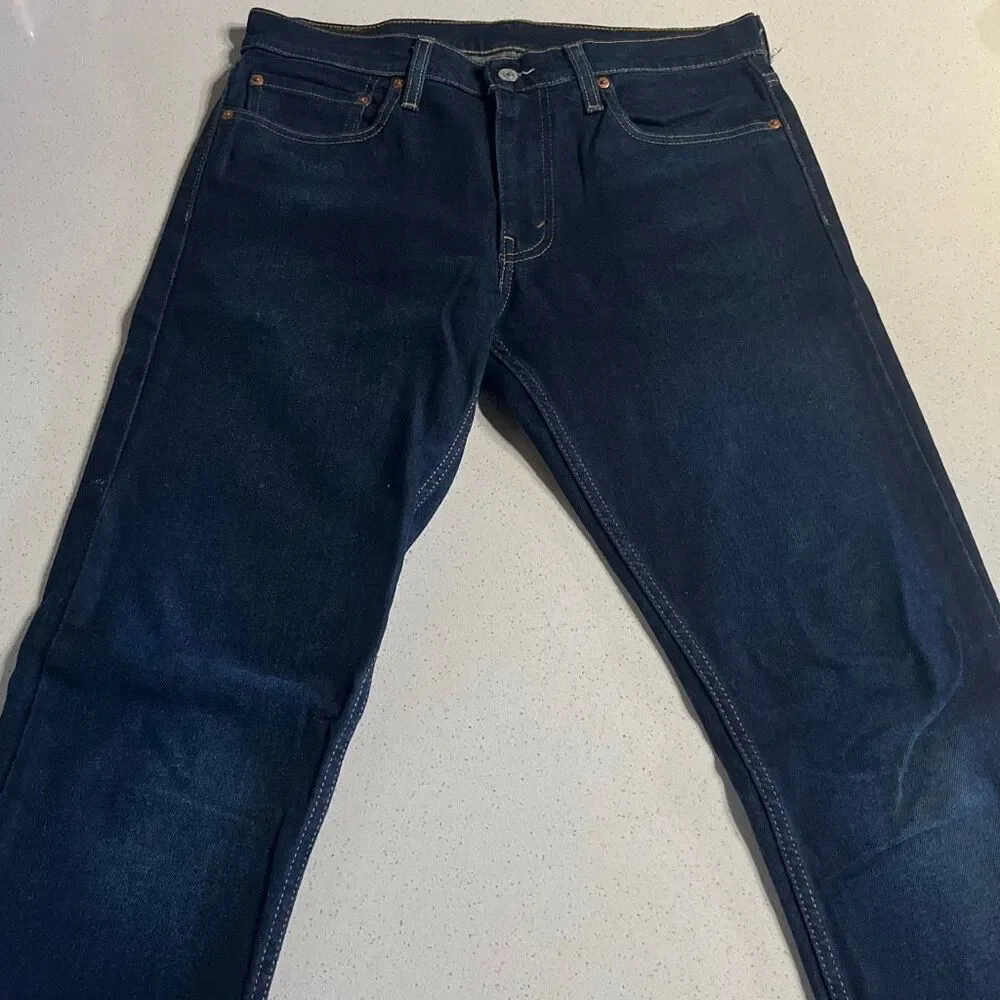 Levis excellent see